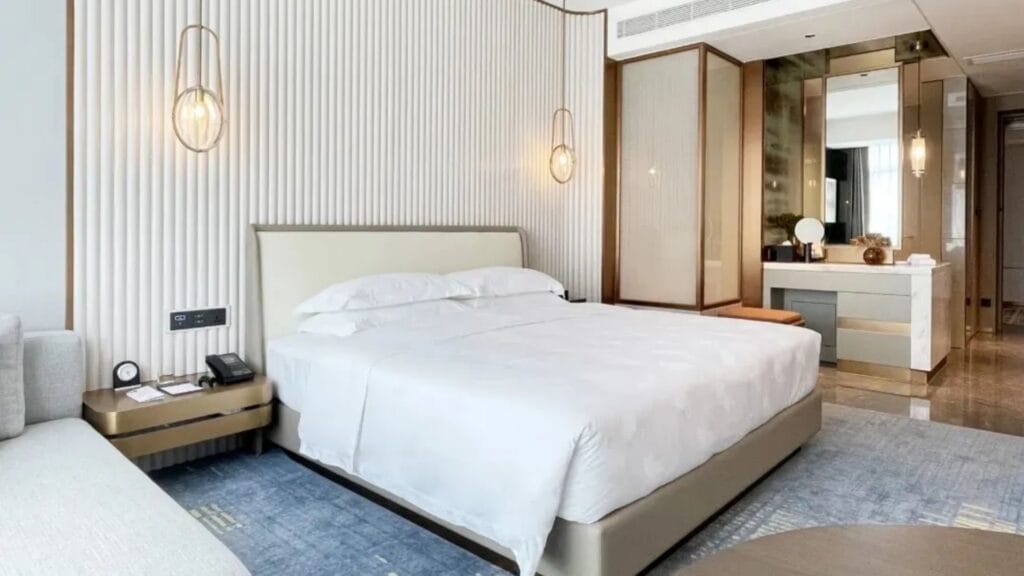 Hongye Furniture Group Co., Ltd | Comprehensive Commercial Furniture Solutions by Hongye Furniture Group | Luxury Hotel Projectsluxury kingbed room in white swan hotel