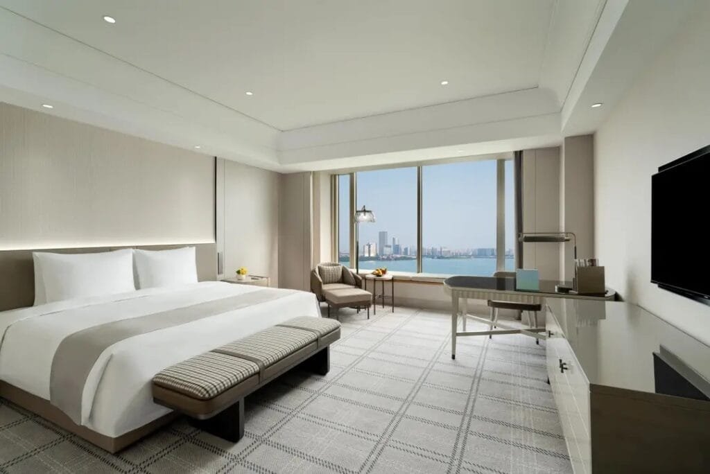 Hongye Furniture Group Co., Ltd | Queen Size Bed vs King Size Bed: The Ultimate Comparison Guide Hongye Furniture Group Co., Ltd | Queen Size Bed vs King Size Bed: The Ultimate Comparison Guidehotel guest room