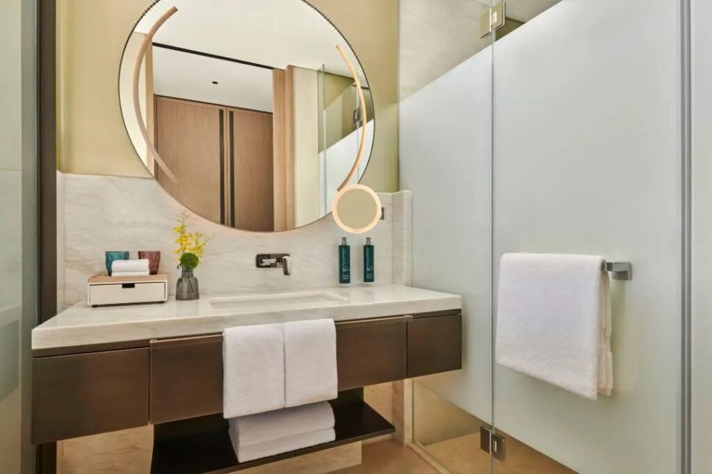 Hongye Furniture Group Co., Ltd | Choosing the Right Hotel Furniture Styles江景大床房3