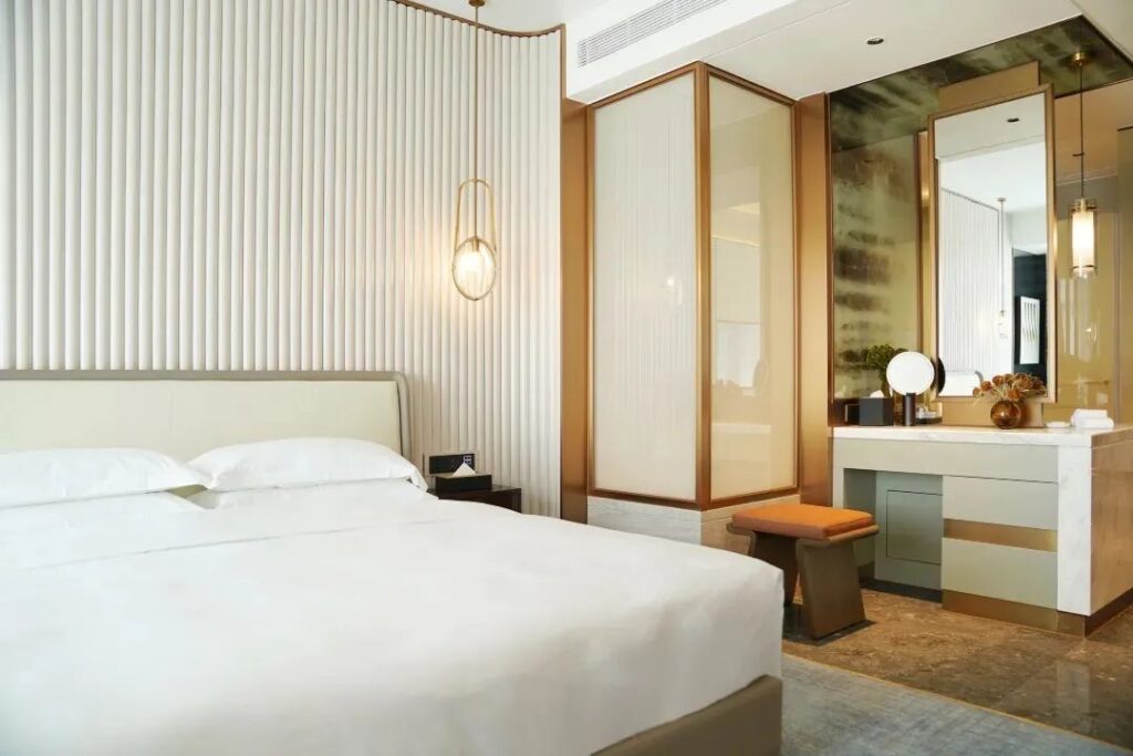 Hongye Furniture Group Co., Ltd | Hotel Furniture Refurbishment vs. Replacement: 2026 Cost Guide微信图片_20240617175134
