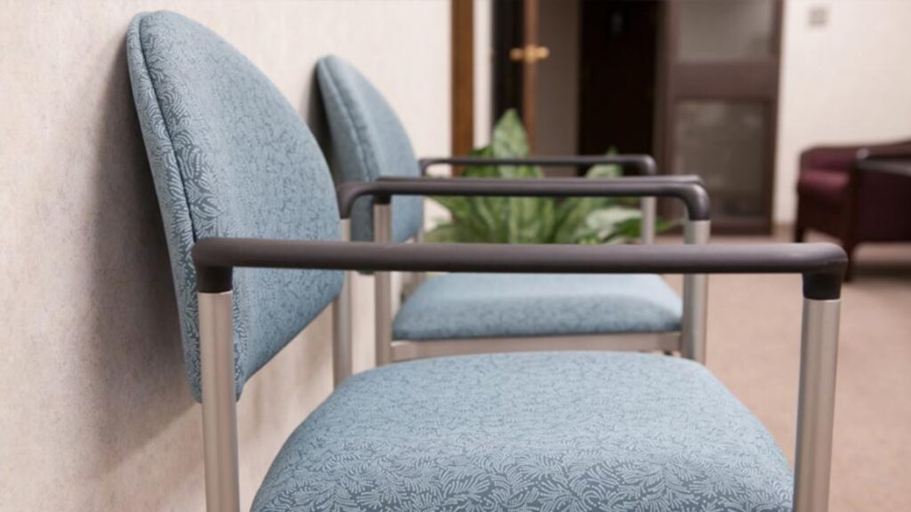 Hongye Furniture Group Co., Ltd | Polypropylene vs Upholstered vs Stainless Steel: Waiting Room Seating for Infection ControlFabric healthcare seating