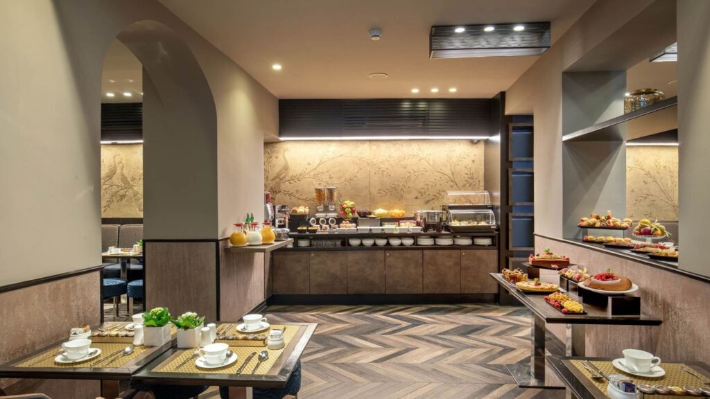 Hongye Furniture Group Co., Ltd | Melamine vs HPL vs Compact Laminate Table Tops: Which Survives Hotel Breakfast Rooms?Hotel Breakfast Rooms