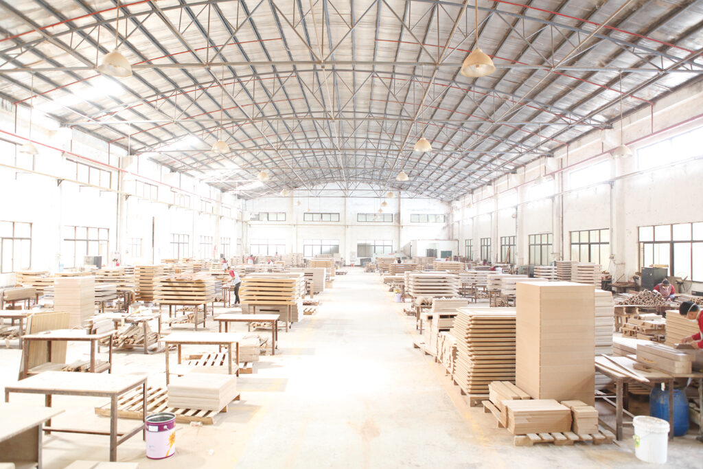 Hongye Furniture Group Co., Ltd | Hotel Furniture Materials and Finishes: Compare Veneer, TFL, HPL and Solid Wood17手工饰面车间
