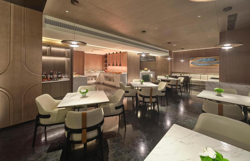 Hongye Furniture Group Co., Ltd | Canton Fair Autumn 2026: Dates, Phases and Which One Furniture Buyers Should Attendrestaurant (2)